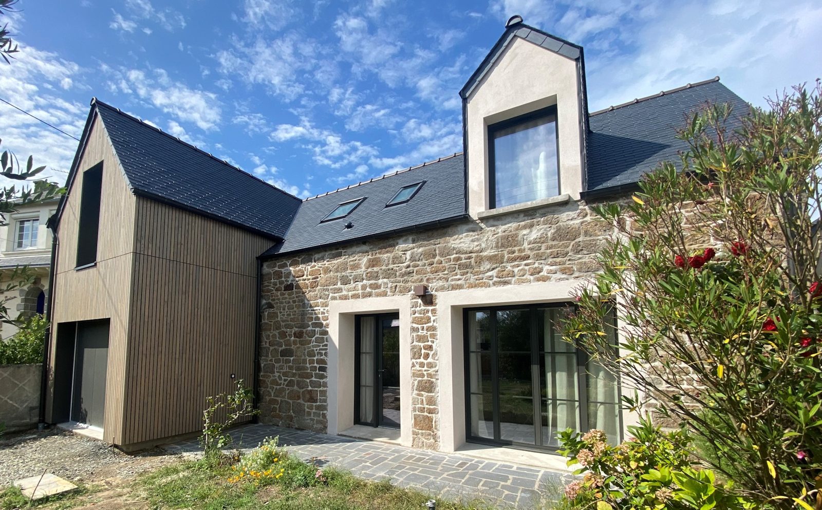 Extension bois sur maison en pierre